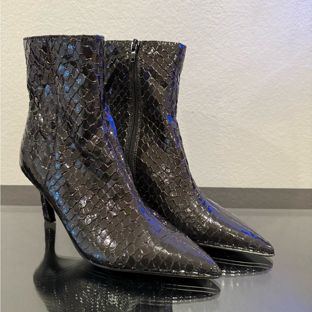 Black Snakeskin Ankle Boots Steve Madden size 6